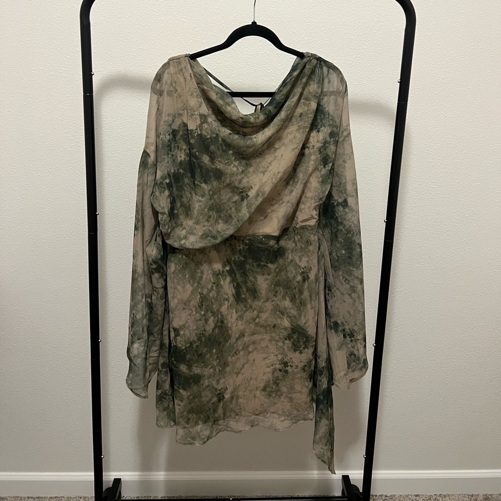 Long sleeve cowl slash neck mini dress with asymmetric hem - Picture 3 of 10